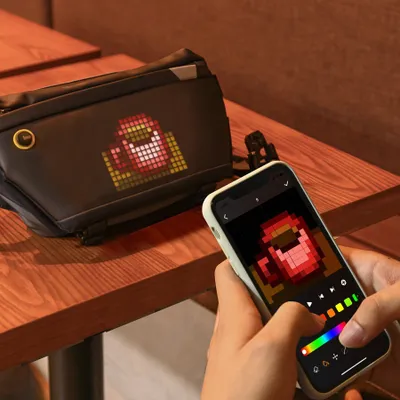 Produktbild von DIVOOM Pixoo Sling Bag Umhängetasche Pixeldisplay