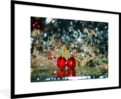 Produktbild von MuchoWow® MuchoWow® Gerahmtes Poster Wasser - Kirsche - Obst 90x60 cm - Poster mit zchwarzem Bilderrahmen - Wanddekoration - Fotos