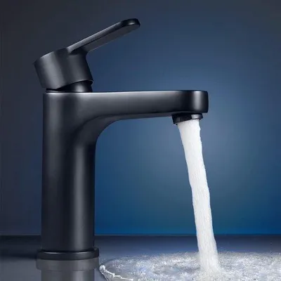 Produktbild von Unyqoos® Waschtischarmatur matt-schwarz, Auslaufhöhe 112 mm, Einhebelmischer aus Messing, inkl. 50 cm Kalt-/Warmwasserschläuche 3/8 Zoll, wassersparend