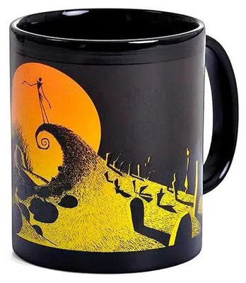 Imagen del producto de PYRAMID - Taza Escena del Cementerio Pesadilla Antes de Navidad Disney 315ml