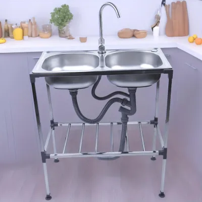 Immagine prodotto di Lavello indipendente con doppio lavabo e rubinetteria per acqua fredda e calda, ideale per la cucina e per l'uso esterno