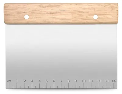 Produktbild von Teigschaber aus Edelstahl mit rutschfestem Holzgriff und Messskala, rechteckiger Teigspatel für Kuchen, Pizza, Brotschneiden, Küchenutensil
