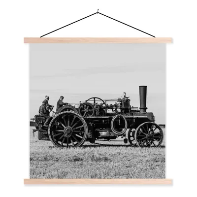 Produktbild von MuchoWow® Textilposter Traktor - Schwarz - Weiß - Bauernhof - Vintage 120x120 cm mit holzfarbenen Rahmen - Textil-Poster
