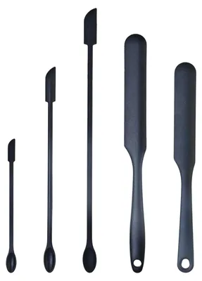 Produktbild von Cremespatel und Teigspachtel - 5-teiliges Set mit 2 großen und 3 kleinen Silikonspateln mit Spitze - Für Küche, Backen und Kosmetik - Schwarz