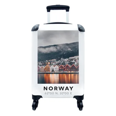 Produktbild von MuchoWow® Koffer Handgepäck Trolley Rollkoffer Kleine Reisekoffer mit 4 Rollen - Bergen - Norwegen - Wasser - Skandinavien - Cabin Size < 55x40x23 cm & 55x40x20 cm - Fotokoffer - Kabinenkoffer - Boardgepäck - Reise-Box - Reisekoffer - Reisegepäck - Koffer mit Bild - Trolley für Kinder
