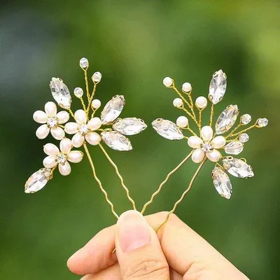 Produktbild von Silberne Kristall-Haarspangen für Brautpaare - Goldene Hochzeit-Haarschmuck mit Strass und Blumen - Set von 2