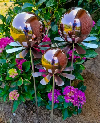 Produktbild von Blütenzauber Rotterdam Rosenkugel 15/15/10 cm Edelstahl golden rose poliert Gartenstecker mit Stab 80 cm
