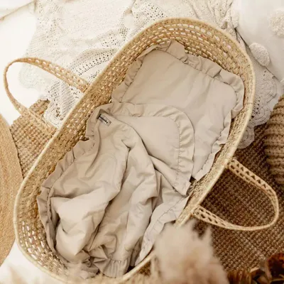 Produktbild von Muminky | Babybettwäsche Set - 100x135cm - 100% Baumwolle - Beige - mit Rüschen - Antiallergisch