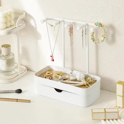 Produktbild von Kompakte Schmuckorganisation mit 5 Haken, für Ketten, Armbänder, Ringe und Ohrringe, eleganter Weiß, Holzopbergasse