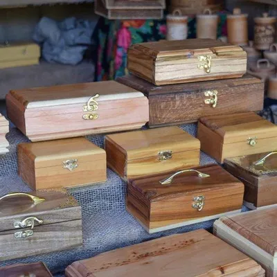 Produktbild von Bronzene Kassendeckel für Holzschachteln - 12 Stück - mit Schrauben - rechts.