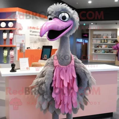 Produktbild von Grauer REDBROKOLY Flamingo Maskottchen Kostüm charakter bekleidet mit einem Etuikleid und Schal-Clips