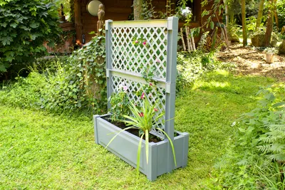 Produktbild von KHW Pflanzkasten 100 cm mit Zentralpalier, Abmessungen 100 x 43 x H 140 cm, hochwertiger Kunststoff,  stabil, witterungs-/UV-beständig. Farbe: Grau.