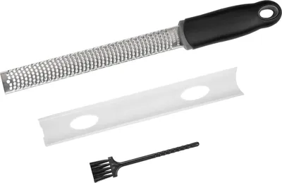 Produktbild von Intirilife multifunktionale Edelstahl Handreibe in Schwarz - Käsereibe Zesteur Zestenreißer Zitrusreibe zum Kochen Verfeinern und Dekorieren