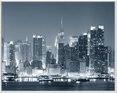 Produktbild von Wallario Wandbild New York Skyline - Schwarz Weiß Blau, Größe: 40,30 x 50,30 cm, Poster mit weißem Aluminiumrahmen