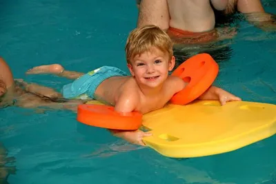 Produktbild von Schwimmbrett SURF 1050x550x38 mm für Kinder und Erwachsene ROT