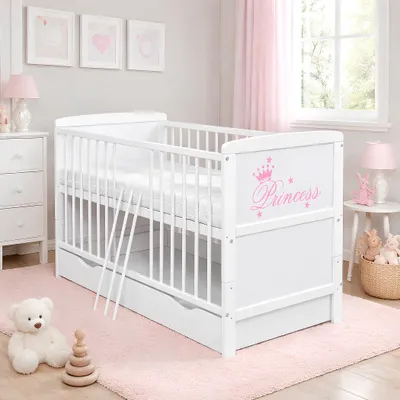 Produktbild von Baby-Delux Babybett Gitterbett Kinderbett Natalie Princess 2in1 140x70 Weiß Beißschienen mit Schublade Matratze, höhenverstellbar
