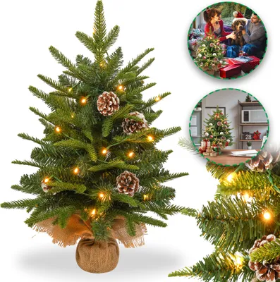 Image de UISEBRT 60cm Mini sapin de Noël artificiel avec LED, Arbre de Noël décoratif en PE&PVC avec sac en jute et pommes de pin, pour l'intérieur Décoration de Noël