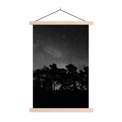 Produktbild von MuchoWow® Textilposter Sternenhimmel - Wald - Himmel - Schwarz - Bäume 40x60 cm mit holzfarbenen Rahmen - Poster