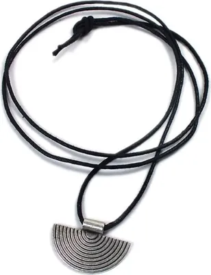 Produktbild von Minott Kette aus Baumwolle zum verknoten mit Halbmond Anhänger 21385