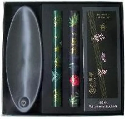 Produktbild von GESCHENKPACKUNG Japan mit 2 Rollen Räucherstäbchen KenmeiDo + Stäbchenhalter + Faltblatt
