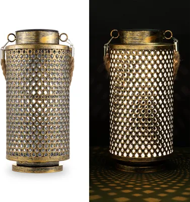 Produktbild von Navaris LED Solarlaterne zylindrisch für außen - mit Tragegriff - cooler Schatteneffekt - Orientalische Garten Solar Laterne - Gartendeko Lampe Gold