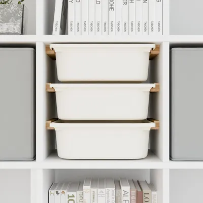 Produktbild von Kallax Schienen für Trofast Boxen, Halterung aus Holz für 3 Kisten pro Fach, Passend für quadratische Fächer, inkl. 3x Box Weiß (42 x 30 x 10cm)