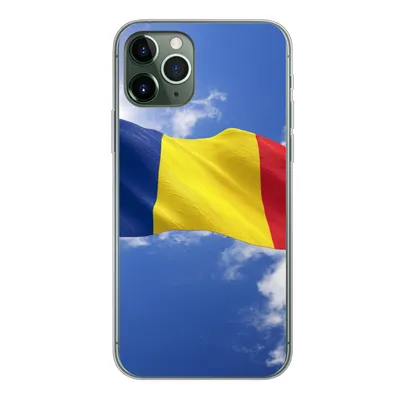 Produktbild von MuchoWow® Handyhülle Schutzhülle Hülle für iPhone 11 Pro Rumäniens Flagge weht am Himmel Silikon Softcase Handy Hülle - Handy