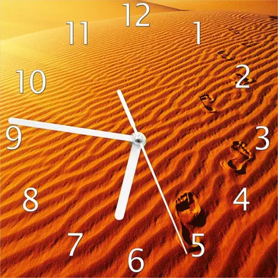 Produktbild von Wallario Design Wanduhr Fußspuren im Sand - Sanddüne in der Wüste aus Echtglas, Größe 20 x 20 cm