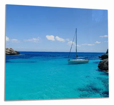 Produktbild von Wallario Herdabdeckplatte aus Glas, Größe 60 x 52 cm 1-teilig, Motiv Segelboot in der Bucht