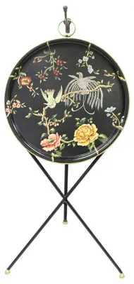 Image de Meander, table ronde à trois pieds, motif floral, couleur noire