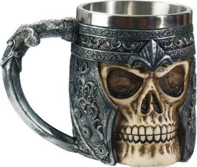 Produktbild von Krug Tasse Totenkopf mit verziertem Helm