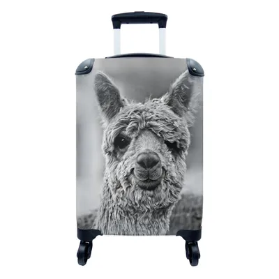 Produktbild von MuchoWow® Koffer Handgepäck Trolley Rollkoffer Kleine Reisekoffer mit 4 Rollen - Alpaka mit Maulkorb - schwarz und weiß - Cabin Size < 55x40x23 cm & 55x40x20 cm - Fotokoffer - Kabinenkoffer - Boardgepäck - Reise-Box - Reisekoffer - Reisegepäck - Koffer mit Bild - Trolley für Kinder