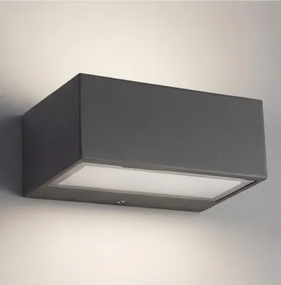 Produktbild von LEDS C4 Nemesis Außenleuchte - 100 W, 1498 lm, IP66, Grau