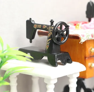 Produktbild von Mini Nähmaschine hohe Reduktion Realistische Legierung Mini Möbel Puppenhaus Miniaturen Dekorzubehör für Unterhaltung