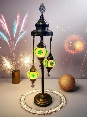 Produktbild von Türkische handgefertigte Tischlampe mit 3 Glaskugeln - Grünes Mosaikglas für stimmungsvolle Beleuchtung
