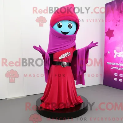 Produktbild von Maskottchenfigur REDBROKOLY eines magentafarbenen Zirkusdirektors mit Maxikleid und Schalklammern