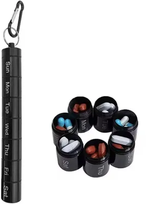 Produktbild von CHPN – Verstellbare Pillendose aus Metall mit Karabiner – Kompakte Pillendose – Entscheiden Sie, welche Tage Sie mitnehmen – Tablettenbox mit Schlüsselanhänger – 7 Tage – Schwarz