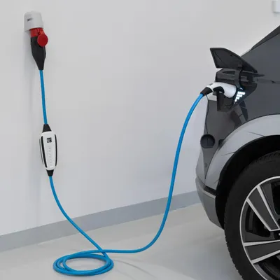 Image de Borne de recharge mobile 16A, puissance de charge de 11 kW, câble de 7,5 mètres, pour une recharge flexible de véhicules électriques