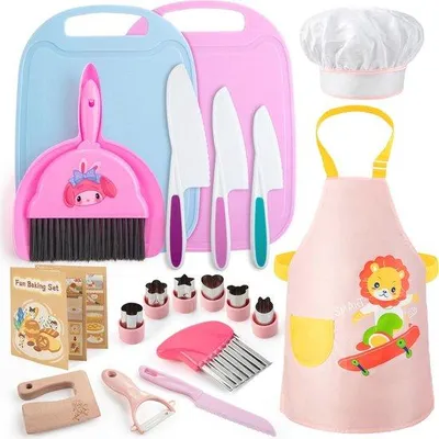 Image de Cuisine en bois pour les petits, alimentation saine pour les enfants à partir de trois ans, planche à découper pour fruits et légumes pour la cuisine