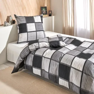 Produktbild von Traumschlaf Mako-Satin Bettwäschegarnitur Verso grau 135x200 cm + 80x80 cm