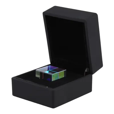 Zdjęcie produktu dla Pryzmat, pryzmat ze szkła optycznego, pryzmat ze szkła optycznego Cube, pryzmat Cube, witraż Cube