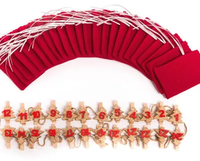 Produktbild von Roter Filz Adventskalender zum Befüllen mit 48 Säckchen (ca. 11x6,5 cm), Holzklammern