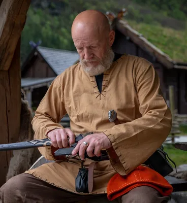 Produktbild von Wikingertunika mit Stickerei Honigbraun "Erwin" XL