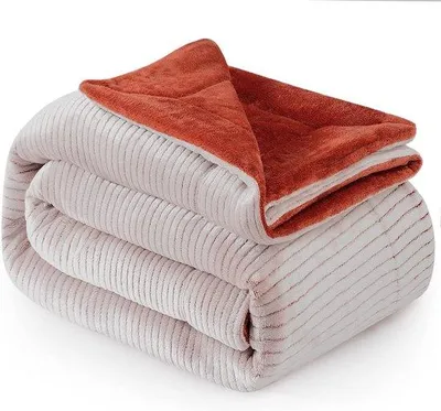 Produktbild von Unyqoos® Mikrofleece-Decke – dreilagiges Plaid 150 x 200 cm, beidseitig, extra weich, Terracotta