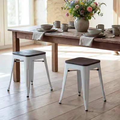 Produktbild von 2er-Set Hocker HWC-A73 inkl. Holz-Sitzfläche, Metallhocker Sitzhocker, Metall Industriedesign stapelbar weiß