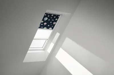Produktbild von VELUX Vorteils-Set Verdunkelungsrollo Kids Heißluftballons und Faltstore Plissee weiß manuell Rahmen aluminium DFD UK08
