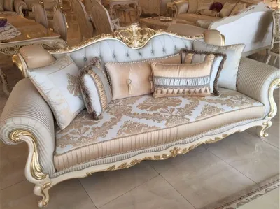 Produktbild von Casa Padrino Luxus Barock Sofa Hellblau / Weiß / Gold - Prunkvolles Wohnzimmer Sofa mit elegantem Muster - Barock Wohnzimmer Möbel