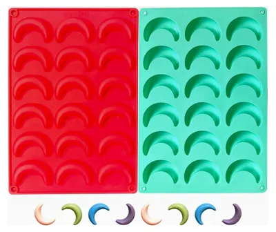 Produktbild von 2 Stück Vanillekipferl Backform, Ausstecher und Silikon Backformen