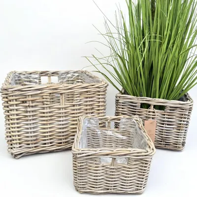 Zdjęcie produktu dla Rattanowy kosz do przechowywania zestaw 3 szt. kwadratowy Kubu szary z uchwytami – duży kosz do salonu i sypialni | Solani Home