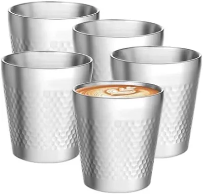 Produktbild von 5 Stück Edelstahlbecher, 300 ml Doppelwandig Stapelbar Isoliert Metall Hammermuster Camping Tassen Ohne Henkel, Bruchsicher Trinkbecher Hitzebeständig Spülmaschinenfest für Bier Saft Wasser (5)